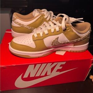 Nike women’s dunk low